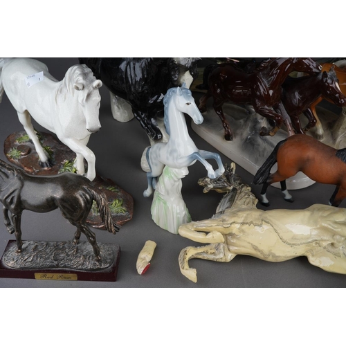 1005 - Assorted Beswick style models of various horses, pairs etc and a large Panther [1 box]