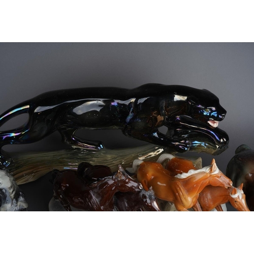 1005 - Assorted Beswick style models of various horses, pairs etc and a large Panther [1 box]