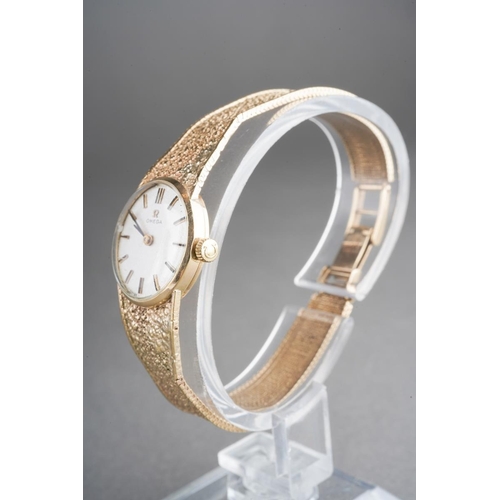 1047 - A 9ct gold Vintage 1970s Omega wristwatch. The silver tone dial, with black enamel gilt hourly appli... 