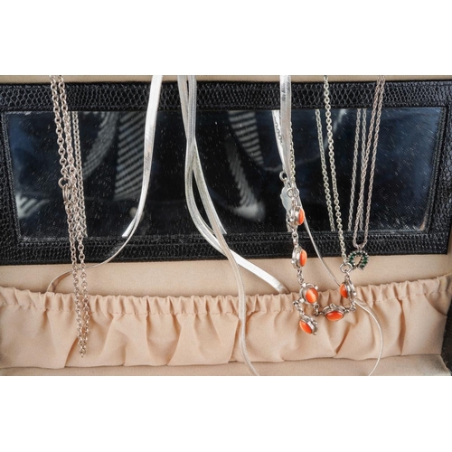 1049 - Collection of mainly silver and white metal jewellery to include rings, brooches, large locketingot,... 