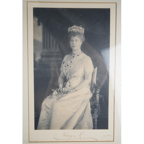 96 - Militaria / Royal Interest: Two framed gilt framed photographs of Their Majesties King George V and ... 
