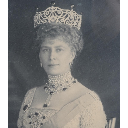 96 - Militaria / Royal Interest: Two framed gilt framed photographs of Their Majesties King George V and ... 