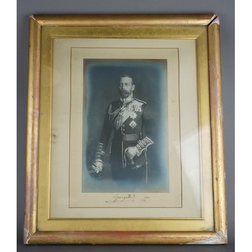 96 - Militaria / Royal Interest: Two framed gilt framed photographs of Their Majesties King George V and ... 