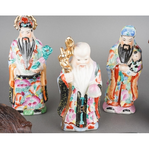 101 - A mixed collectors lot to include a resin model of an American eagle, carved wod bear, Canadial Levi... 