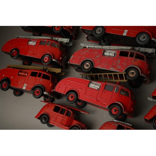 176 - A collection of Dinky fire engines to include (AF) 1 boxed 555, 2 unboxed 555's, 4 x 25's in various... 