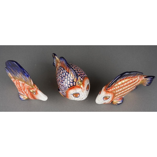 324 - Three late 20th / 21st century novelty Imari palette ceramic fishes, all signed E. Hobday to the bas... 