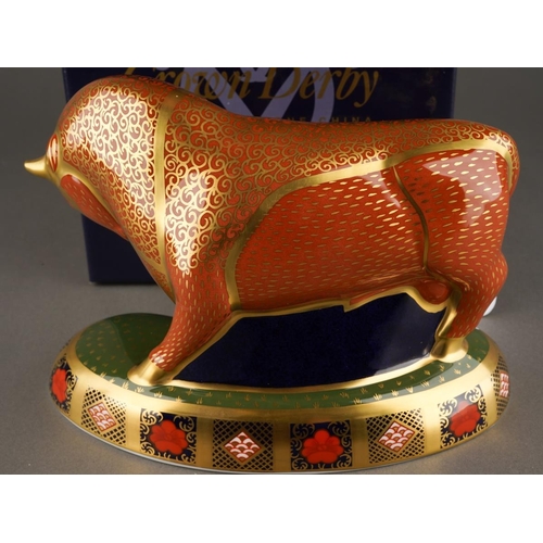 339 - A Royal Crown Derby limited edition 385/400 Harrods Bull paperweight, 21st Anniversary gold stopper,... 