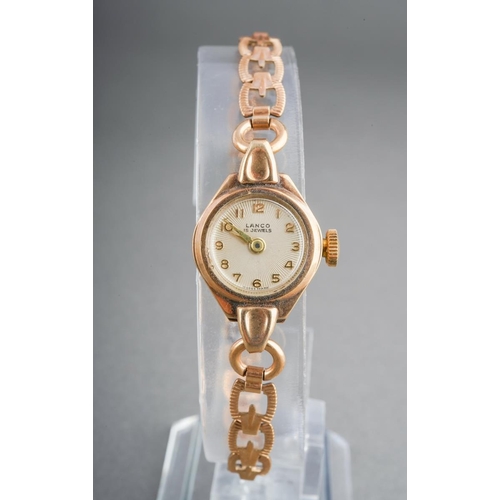 609 - A ladies wristwatch. The case hallmarked 9ct gold, on a rolled gold bracelet, approx length 170mm, a... 