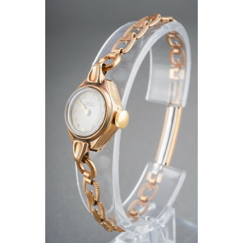 609 - A ladies wristwatch. The case hallmarked 9ct gold, on a rolled gold bracelet, approx length 170mm, a... 