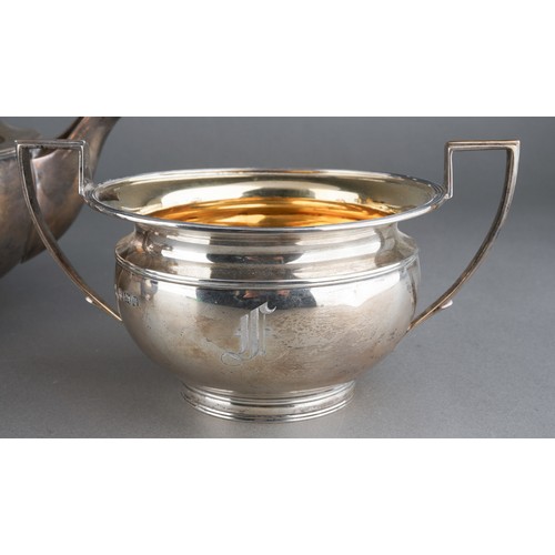 628 - A George V silver teaset comprising teapot with fruitwood handle and finial, milk jug and sugar bowl... 