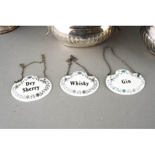 654 - Sheffield Silver plated tea and coffee pot set, large EPNS tankard and 5 drinks labels to include 3 ... 