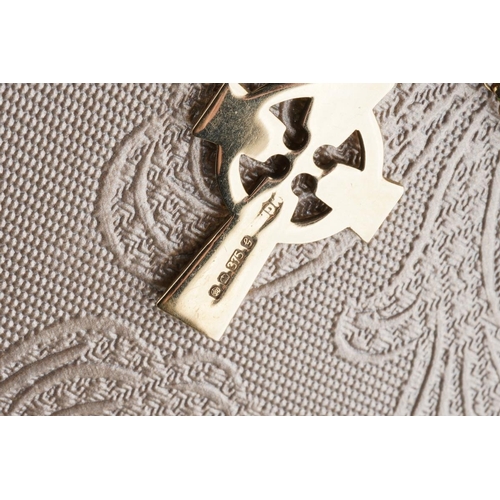 773 - A 9ct gold cross pendant with chain. Pendant hallmarked 9ct gold, chain unmarked, approx length chai... 