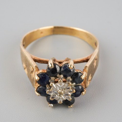 789 - A 9ct gold diamond and sapphire cluster ring. Hallmarked 9ct gold, approx ring size O, approx gross ... 