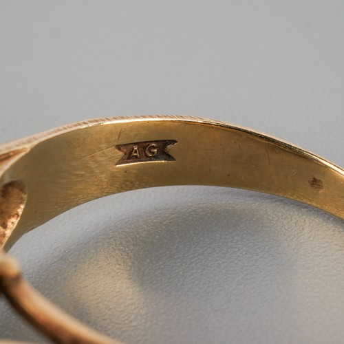 789 - A 9ct gold diamond and sapphire cluster ring. Hallmarked 9ct gold, approx ring size O, approx gross ... 