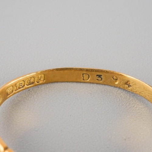 806 - An 18ct gold diamond cluster ring. Hallmarked 18ct gold, approx ring size I (shank bent out of shape... 