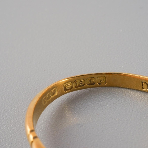 806 - An 18ct gold diamond cluster ring. Hallmarked 18ct gold, approx ring size I (shank bent out of shape... 