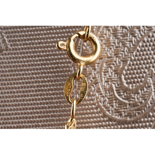813 - An Italina chain. Stamped 750, Italian marks, approx length 490mm, approx gross weight 8.5 grams.