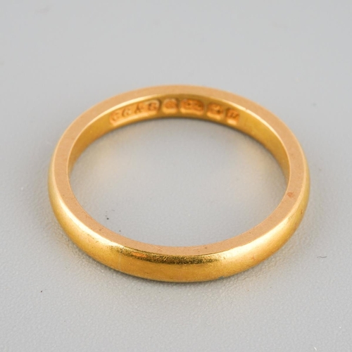 865 - A 22ct gold wedding band. Hallmarked 22ct gold, approx ring size H 1/2, approx gross weight 3.2 gram... 