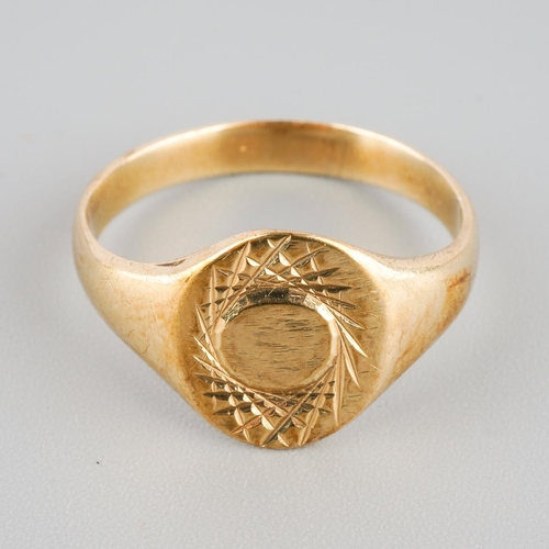 868 - A 9ct gold signet ring. Hallmark 9ct gold, approx ring size N 1/2, approx gross weight 2.5 grams.