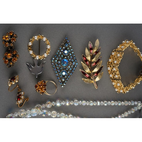 884 - A collection of costume jewellery to include earrings, necklaces, brooches and one ring