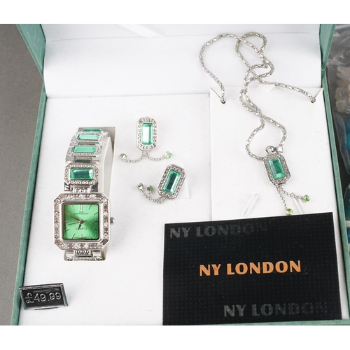 898 - A group of costume jewellery to include tiger eye necklace, jade pendant, novelty bug brooches, watc... 