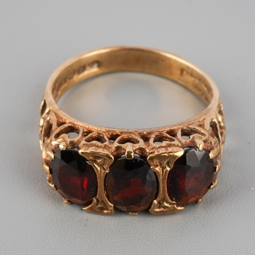 915 - A 9ct gold garnet three stone ring. Hallmarked 9ct gold Dublin, approx ring size L, approx gross wei... 