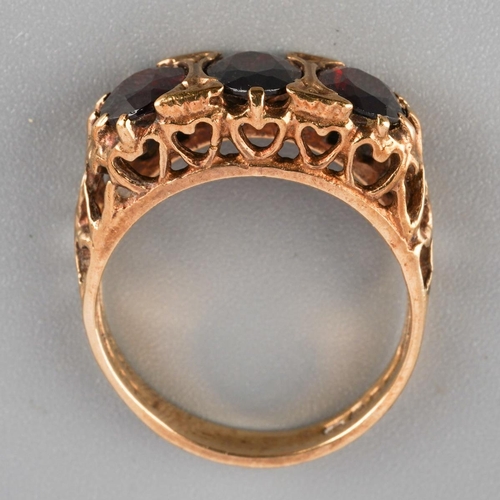 915 - A 9ct gold garnet three stone ring. Hallmarked 9ct gold Dublin, approx ring size L, approx gross wei... 