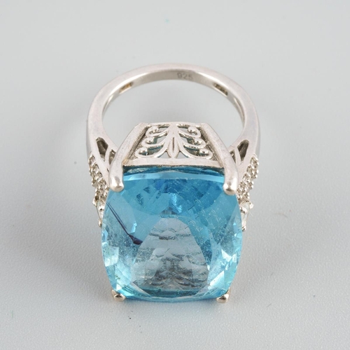 956 - A topaz ring. Stamped 925, approx ring size M, approx gross weight 9.45 gram.
