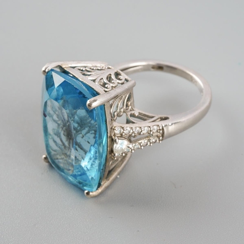 956 - A topaz ring. Stamped 925, approx ring size M, approx gross weight 9.45 gram.