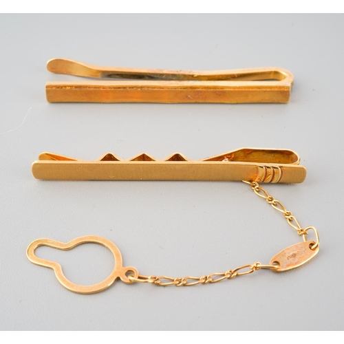 976 - A 9ct gold tiepin and a gold plated tiepin. The 9ct gold tie pin with 9ct gold import marks for Lond... 