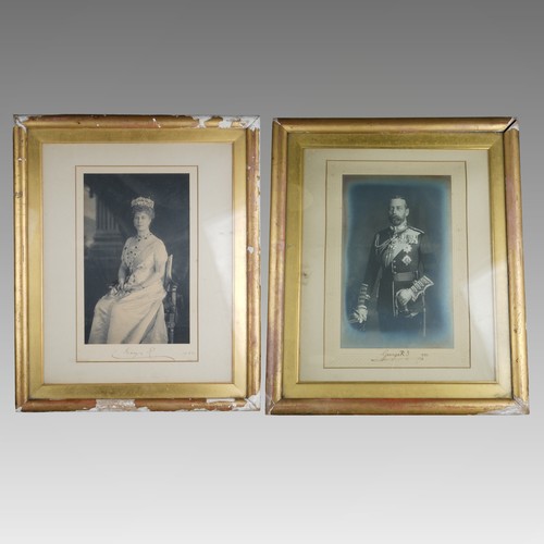 96 - Militaria / Royal Interest: Two framed gilt framed photographs of Their Majesties King George V and ... 
