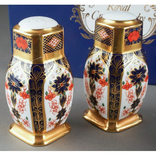 276 - A boxed Royal Crown Derby 1128 Imari solid gold band pattern bell of square form, first quality, pri... 