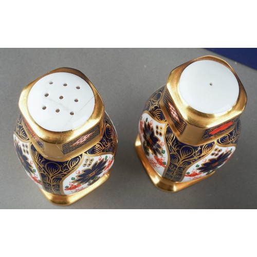 276 - A boxed Royal Crown Derby 1128 Imari solid gold band pattern bell of square form, first quality, pri... 