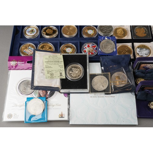 663 - Pobjoy Mint, International Year of The Disabled crown coin set 
Large collection of plated commerati... 