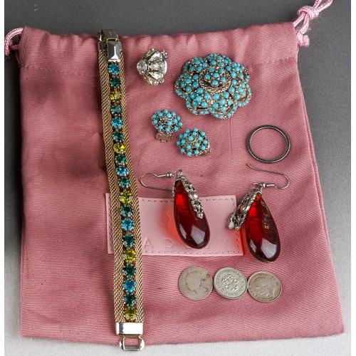 851 - A bag of costume jewellery including three silver threepences, a silver band, a brooch and earrings ... 