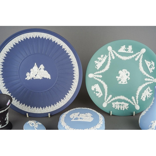 22 - Seven pieces of 20th century Wedgwood jasperware, comprising a teal plate with Classical decoration,... 