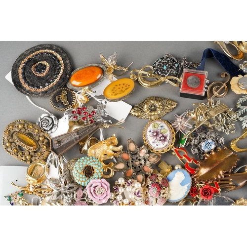 A large collection of assorted vintage and modern brooches, clips and ...