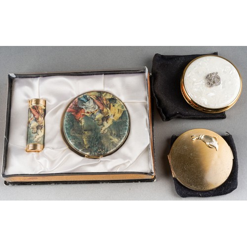 44 - Assorted ceramics including Neo-Classical style creamware sauce tureen, cover, ladle and stand; Wedg... 