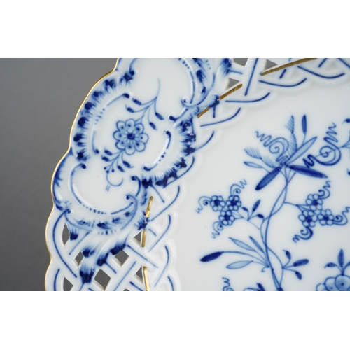 27 - Early 20th century Meissen onion pattern pierced side plate, first quality, 20.5cm across, rings wel... 