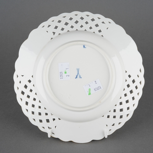 27 - Early 20th century Meissen onion pattern pierced side plate, first quality, 20.5cm across, rings wel... 