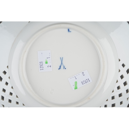 27 - Early 20th century Meissen onion pattern pierced side plate, first quality, 20.5cm across, rings wel... 