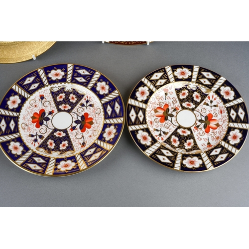 57 - A collection of ceramics to include: an Abbeydale cabinet plate with gilt floral decoration, 29cm di... 