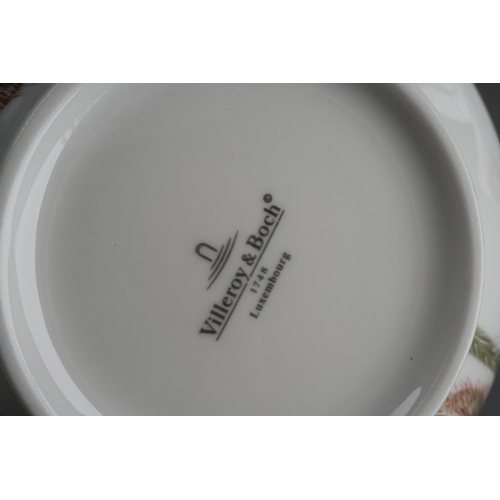 69 - A part Villeroy & Bosch Luxembourg pattern dinner service comprising four dinner plates, four bowls ... 