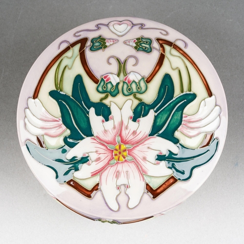 75 - A Moorcroft Blakeney dressing table jar and cover [223/4] designed by Sarah Brummell, 2002 date cyph... 