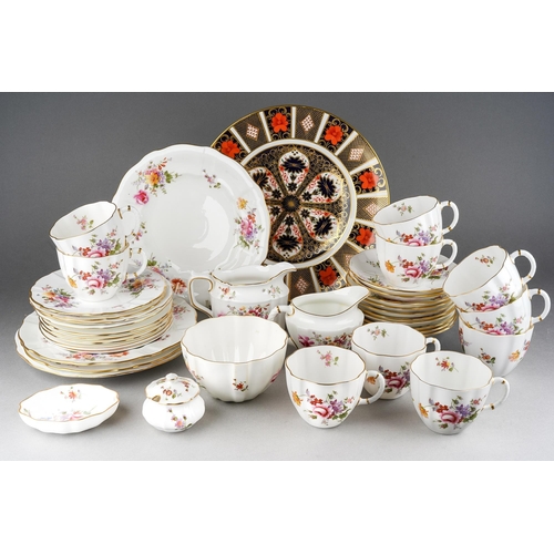 211 - A Royal Crown Derby Imari 1128 pattern dinner plate, a second, diameter approx 27cm, together with a... 