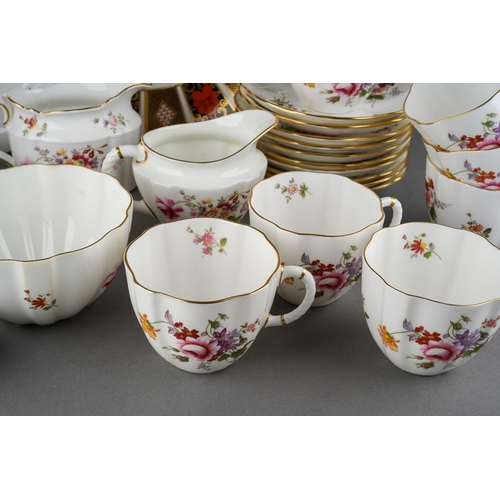 211 - A Royal Crown Derby Imari 1128 pattern dinner plate, a second, diameter approx 27cm, together with a... 