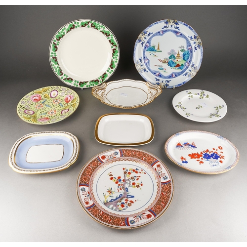 226 - A collection of early 19th Century Spode to include: 
1. ‘Willow Landscape’ pattern dinner plate, ci... 