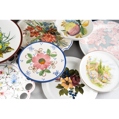 234 - A 1937 Edward VIII Coronation commemorative cup and saucer in original box together with assorted mo... 