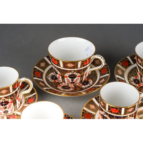 15 - Royal Crown Derby Old Imari 1128 to include six coffee cans and saucers and pair of tea cups and sau... 