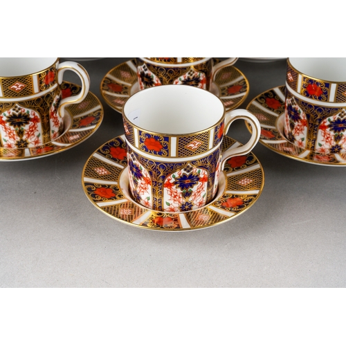 15 - Royal Crown Derby Old Imari 1128 to include six coffee cans and saucers and pair of tea cups and sau... 